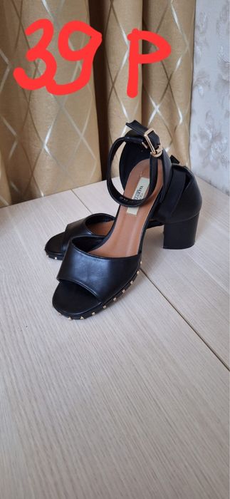 Продам босоножки