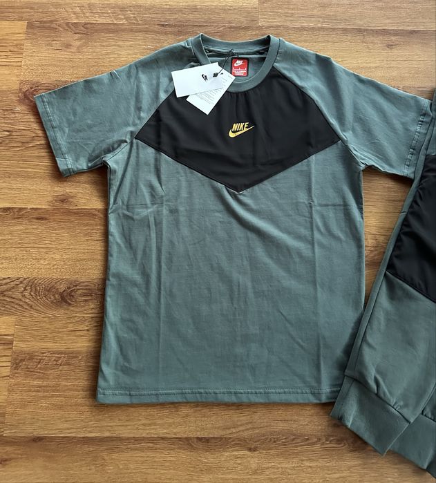 Мъжки,памучен,масленозелен екип Nike с активен,заден джоб на долнището