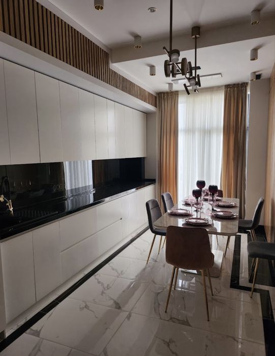 Продам Skyline Towers 150 кв.м сквозная