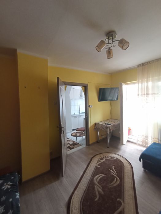 Închiriez Garsoniera