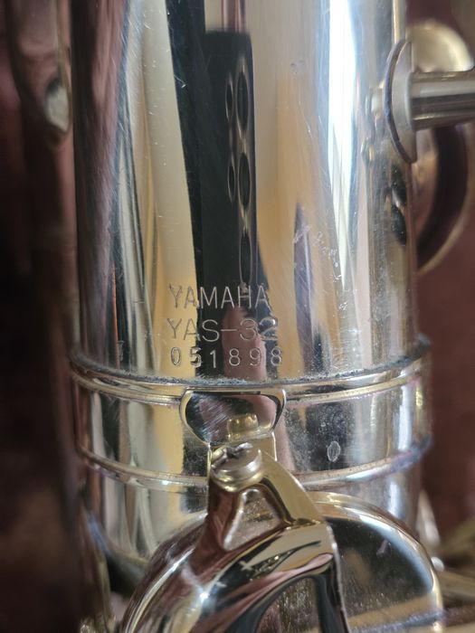 Алт саксофон Yamaha yas 32 purple logo