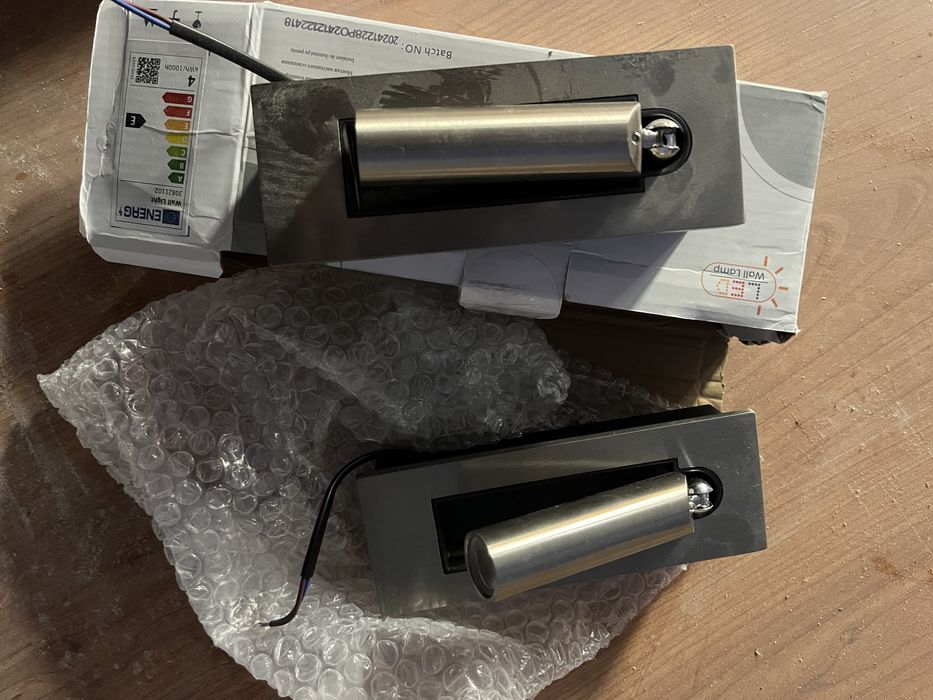 Oferta Aplica LED încastrată – Lumină lectură, Braț ajustabil