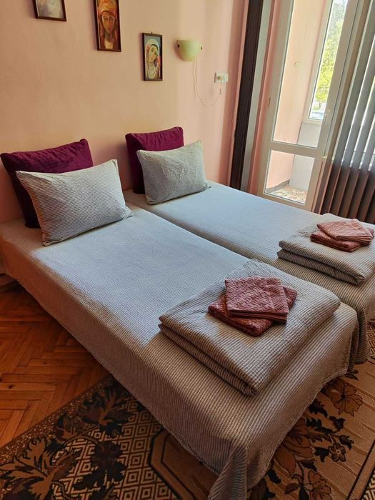 Дава се под наем Двустаен апартамент в Бургас, Лазур - 64 кв.м за 450 € - Снимка #2