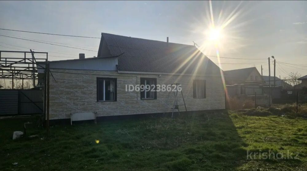 Продается дом с большим участком земли
