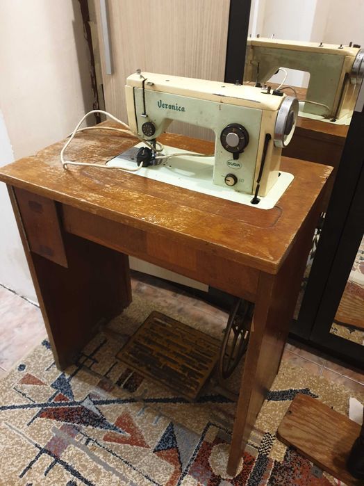 Masina de cusut la pedala, Veronica