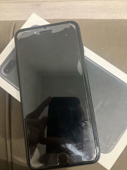 Айфон 7+ продам.