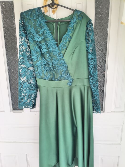 Rochie de ocazie , mărimea 50 . Bust 120 cm. Talie 106 pină la 110 cm.