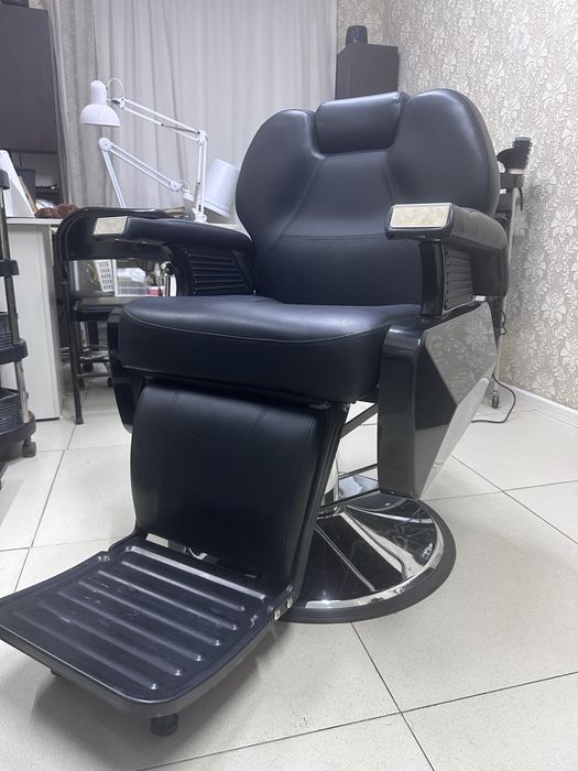 Продаю парикмахерское кресло