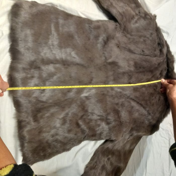 Дамски кожух от заешка кожа