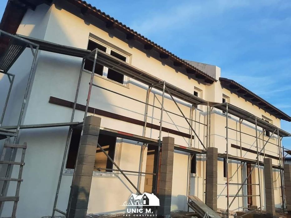 Firma constructii executa case la rosu-cheie, acoperise, etc