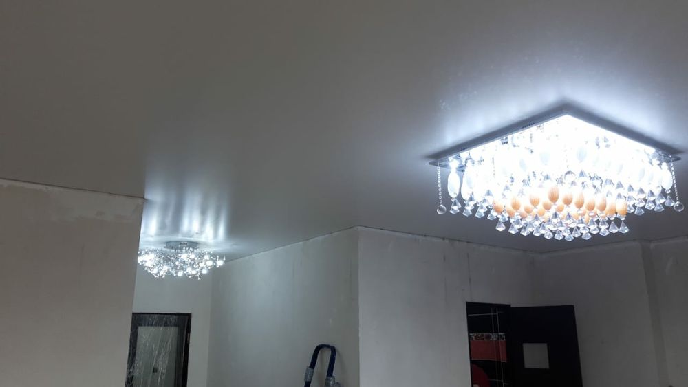 Современные натяжные потолки под ключ