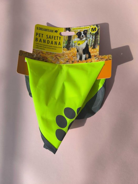 Светлоотразително шалче за куче - безопасност при разходка