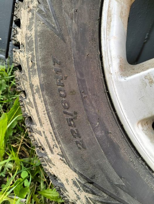 Продам зимние  шины комплект 4 штуки