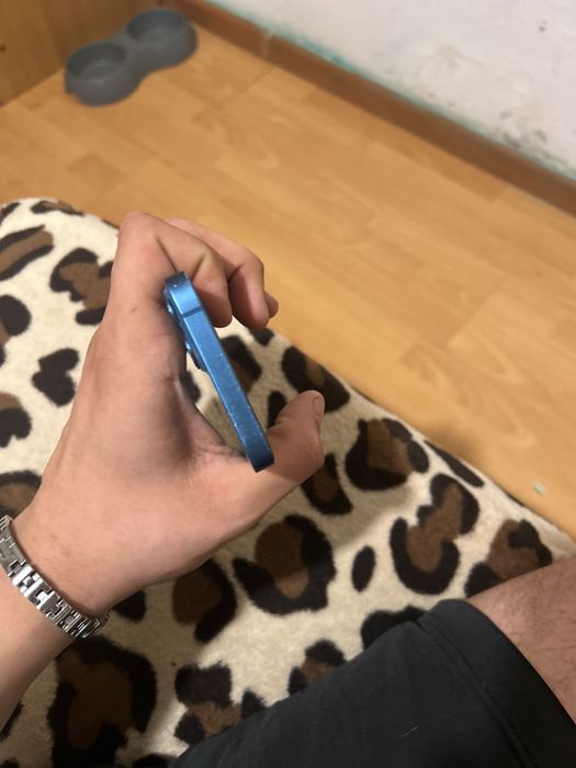 Vand Schimb IPhone 13