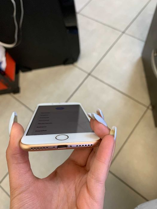 iPhone 8 • 64GB
