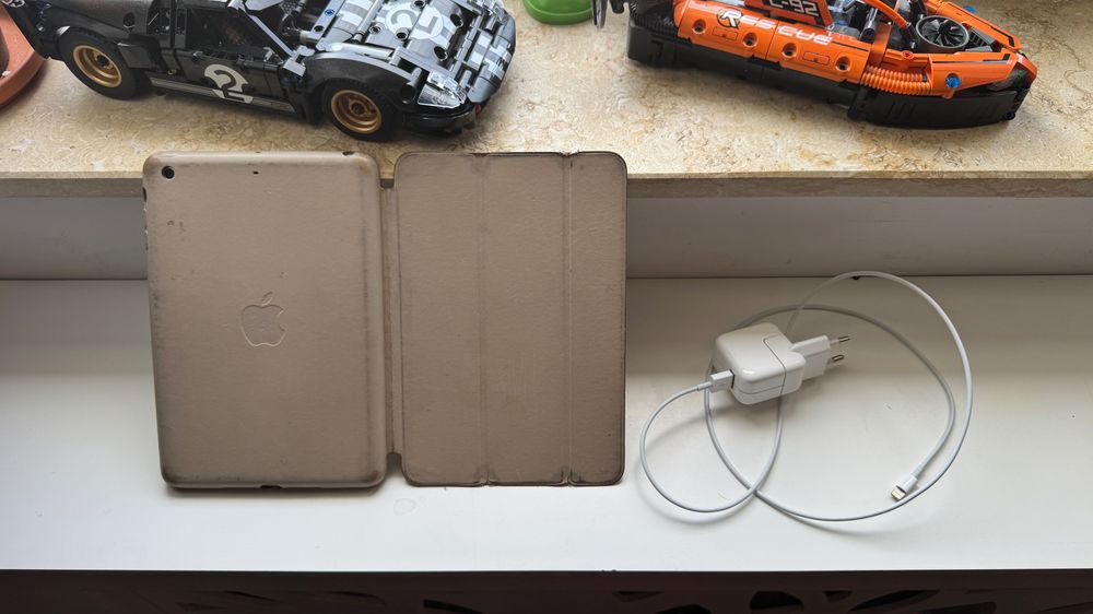 iPad mini 3 Gold 64GB Wi-Fi | Baterie 83% (151 cicluri) | Touch ID | Husă originală piele + Încărcător original (cablu nou)