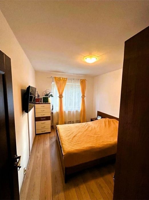 Vand apartament 4 camere