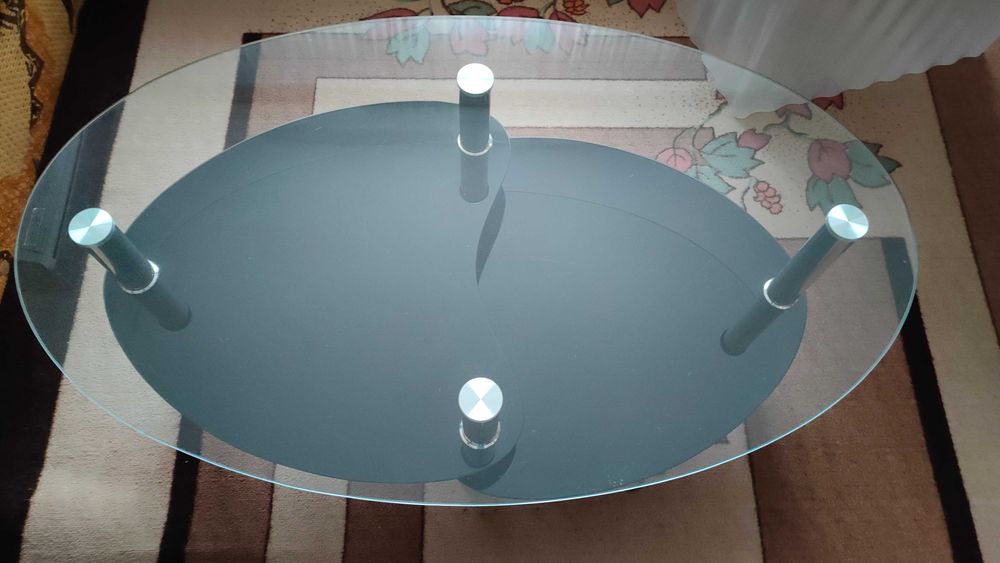 холна стъклена маса