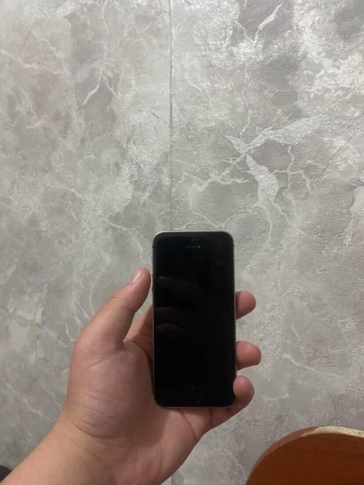 Iphone SE 2015 в хорошем состоянии
