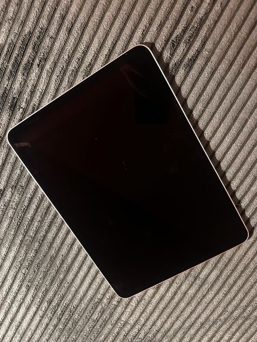 Apple iPad Air 5 (2022) 256GB Wi-Fi – M1 – за ремонт/смяна на дисплей