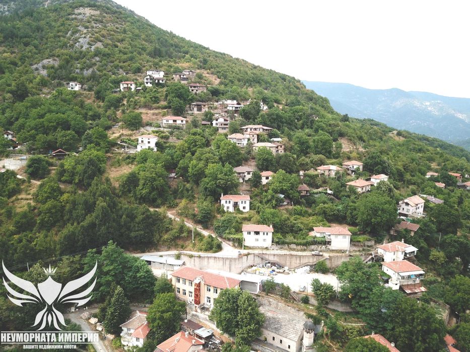 Двуетажна вила/къща 120РЗП с 460кв.м. двор село Югово общ.Лъки