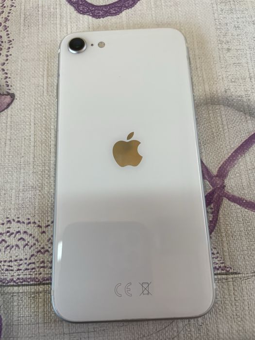 Продавам Iphone SE 2020