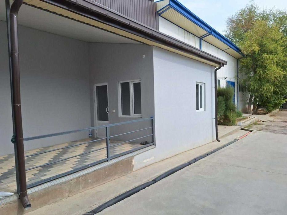 Продаётся 6 400 м² склад.