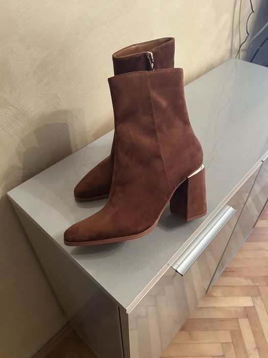 Дамски боти от велур