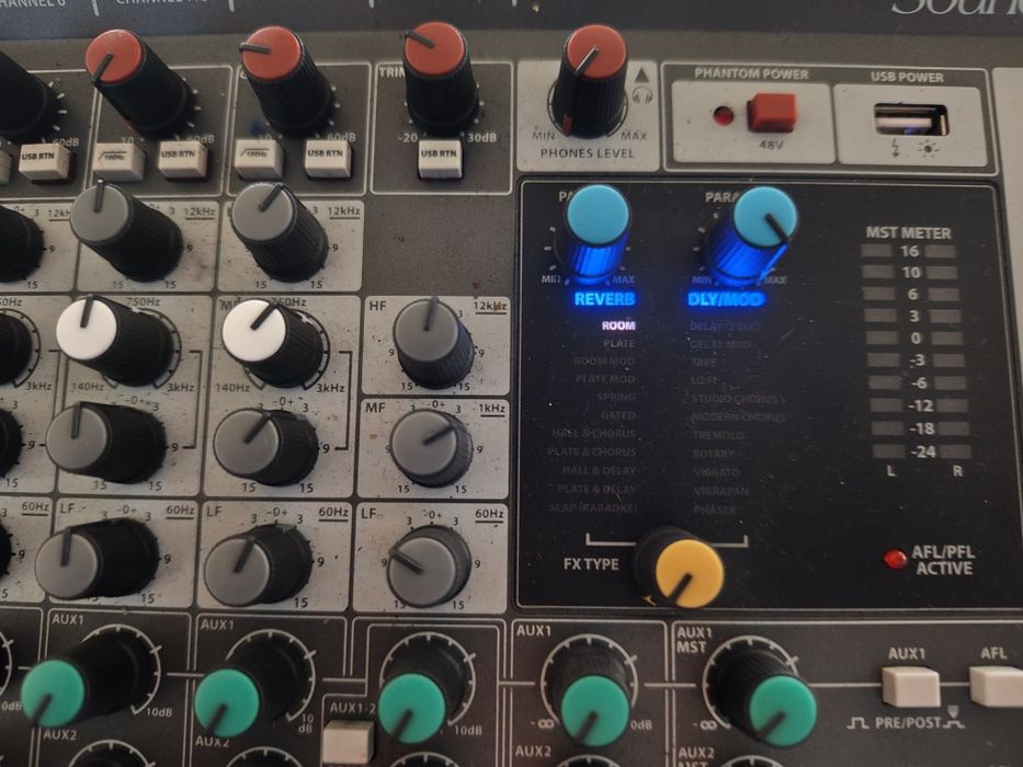 Vând ,schimb mixer Soundcraft Signature 12 Multitrack