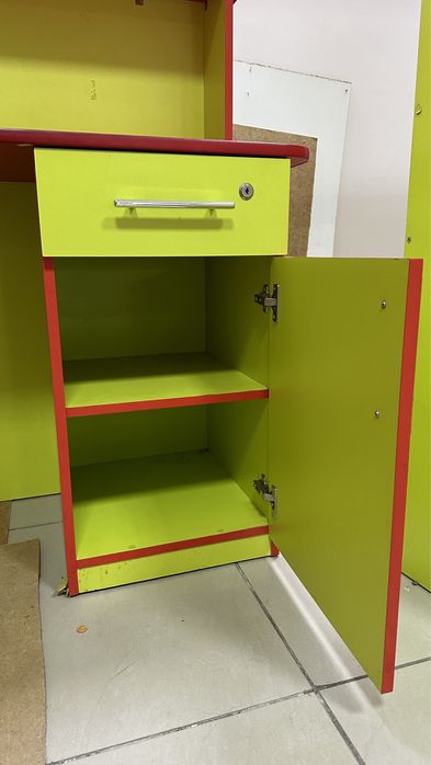 Продам стол ресепшен