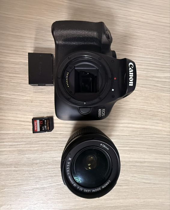 Aparat de fotografiat canon EOS 4000D+obiectiv
