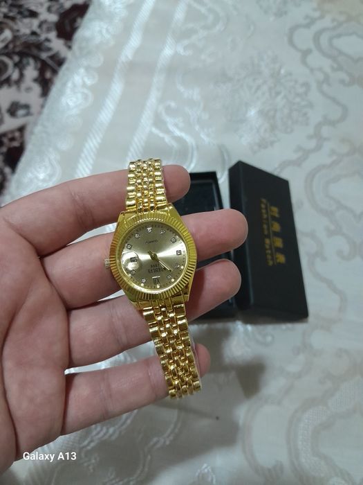 Yangi soatlar juda chiroyli turadi