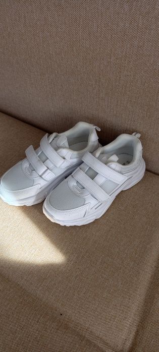 Новые кроссовки для девочки , 35 размер