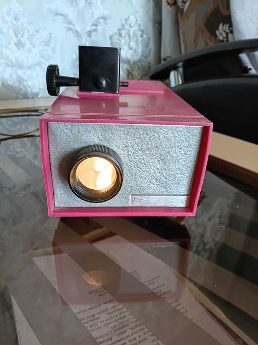 Диапроектор для просмотра пленочных деафильмов, советский .