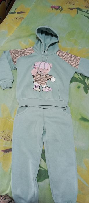 Продам детский костюмчик.