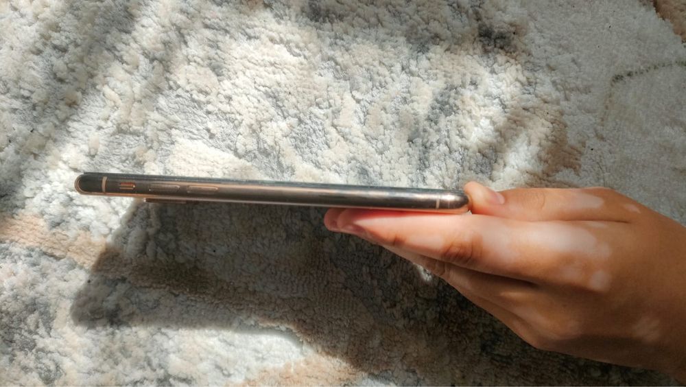 продам iPhone xs