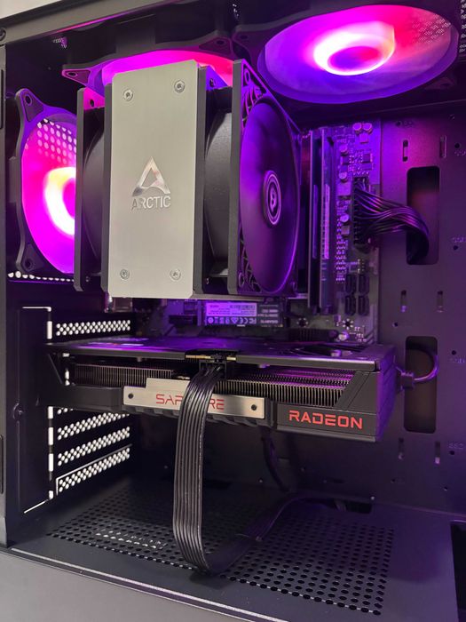 Геймърски компютър AMD Ryzen 7 8700F, RX 9060 XT 16GB, 16GB ram