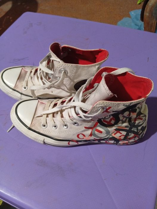 Vînd teniși Converse