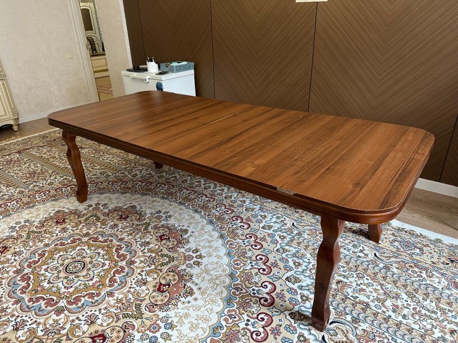 Стол в хорошем состоянии