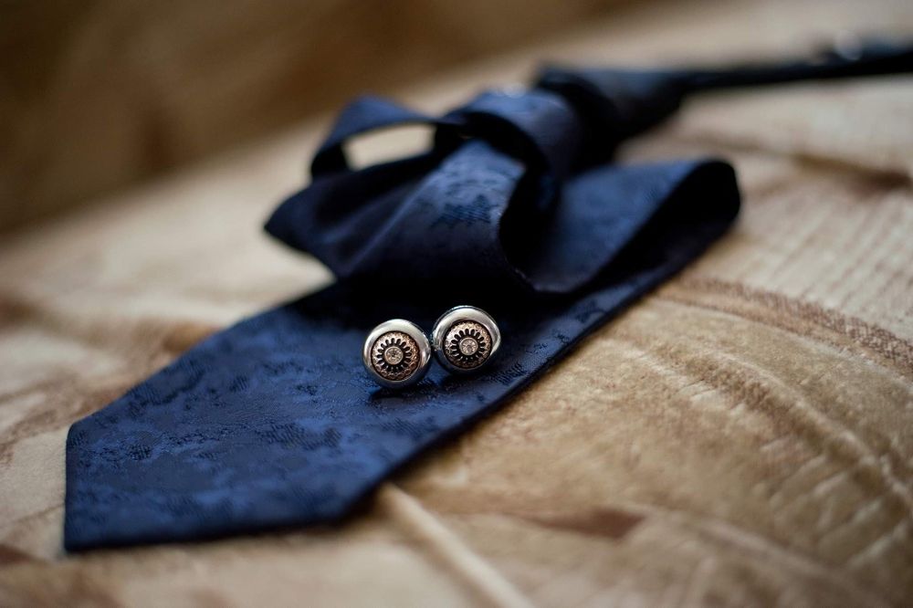Vând costum de nunta complet.