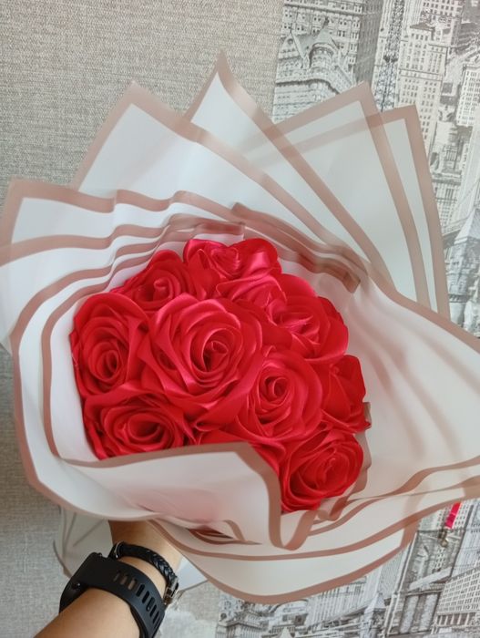 Букет роз из атласных лент