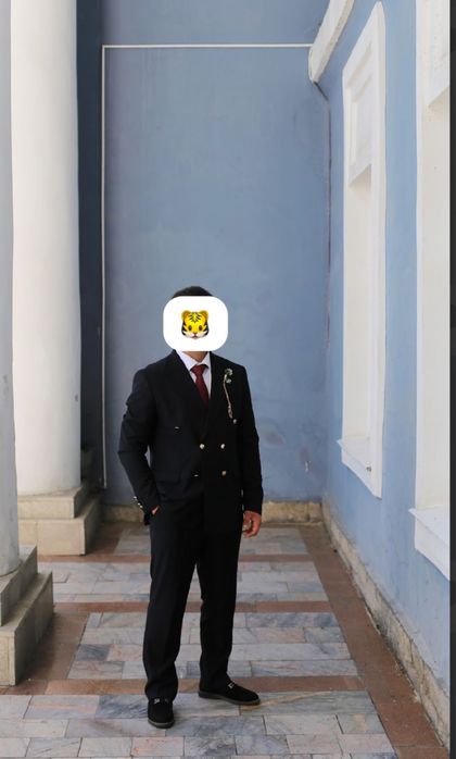 Продам костюм новый