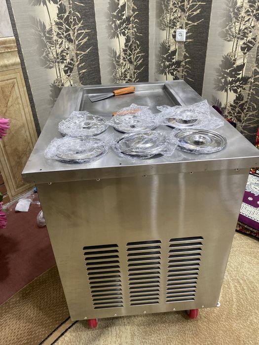 Muzqaymoq apparat (Ice roll machine) Ice roll yasaydigon apparqt. Yang