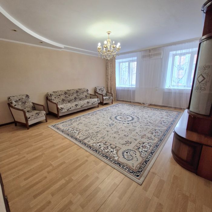 Продам трехкомнатную квартиру в центре города магазин Урал на 3 этаже