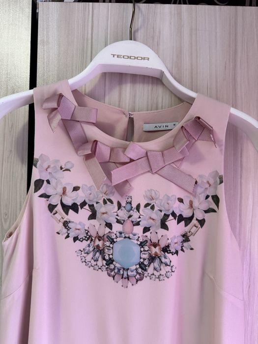 Avin Дамска рокля .