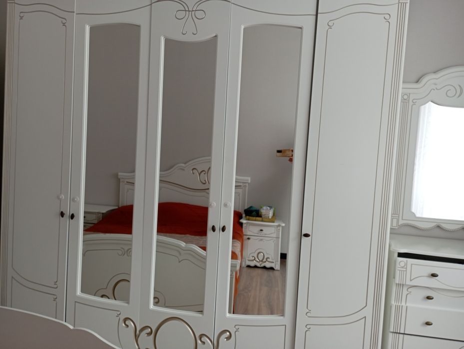 Спальный гарнитур