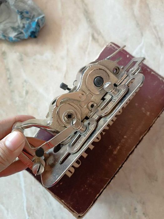 Приставка для швейной машины для создания петель