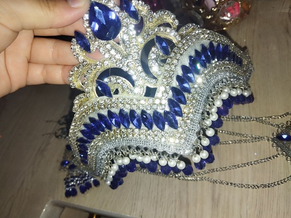 Ushbu komplekt tillaqoshlarimiz va diademamiz arzon narxlarda sotiladi