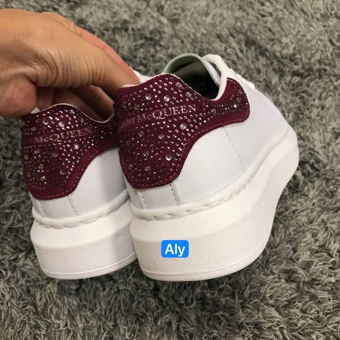 Vând adidași  dama Alexander Mcqueen