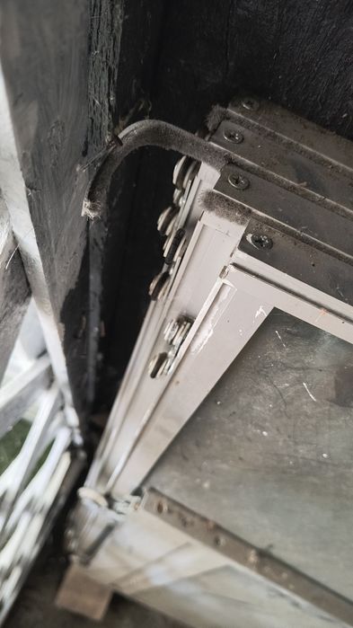 Set 4 uși sticlă + aluminiu cu mecanism pentru șină